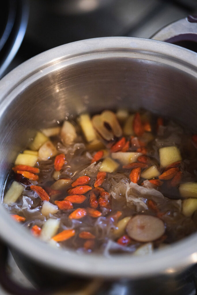 cooking snow fungus soup